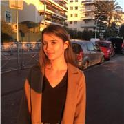 Étudiante en LEA pour cours de Français ou d'Anglais